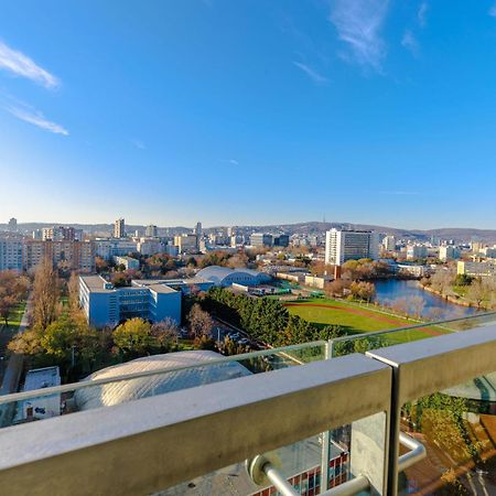 Sunny Apartment With Amazing Terrace On The 13Th Floor Near City Center Bratislava Eksteriør bilde