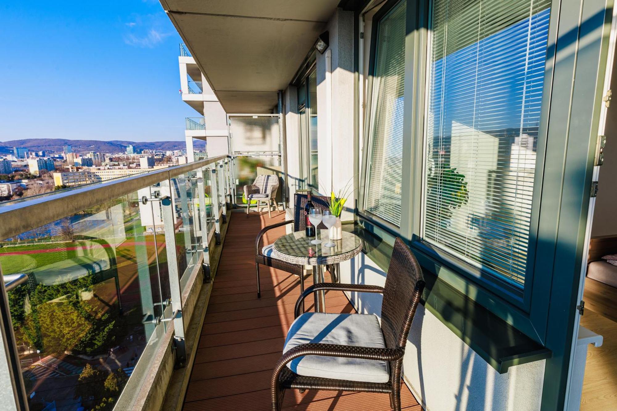 Sunny Apartment With Amazing Terrace On The 13Th Floor Near City Center Bratislava Eksteriør bilde
