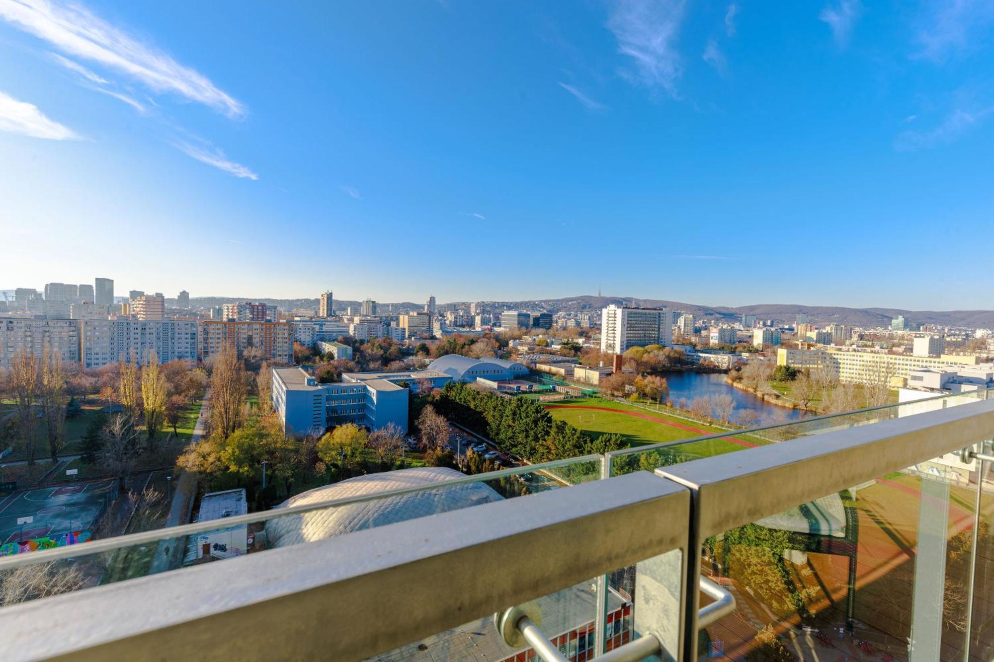 Sunny Apartment With Amazing Terrace On The 13Th Floor Near City Center Bratislava Eksteriør bilde