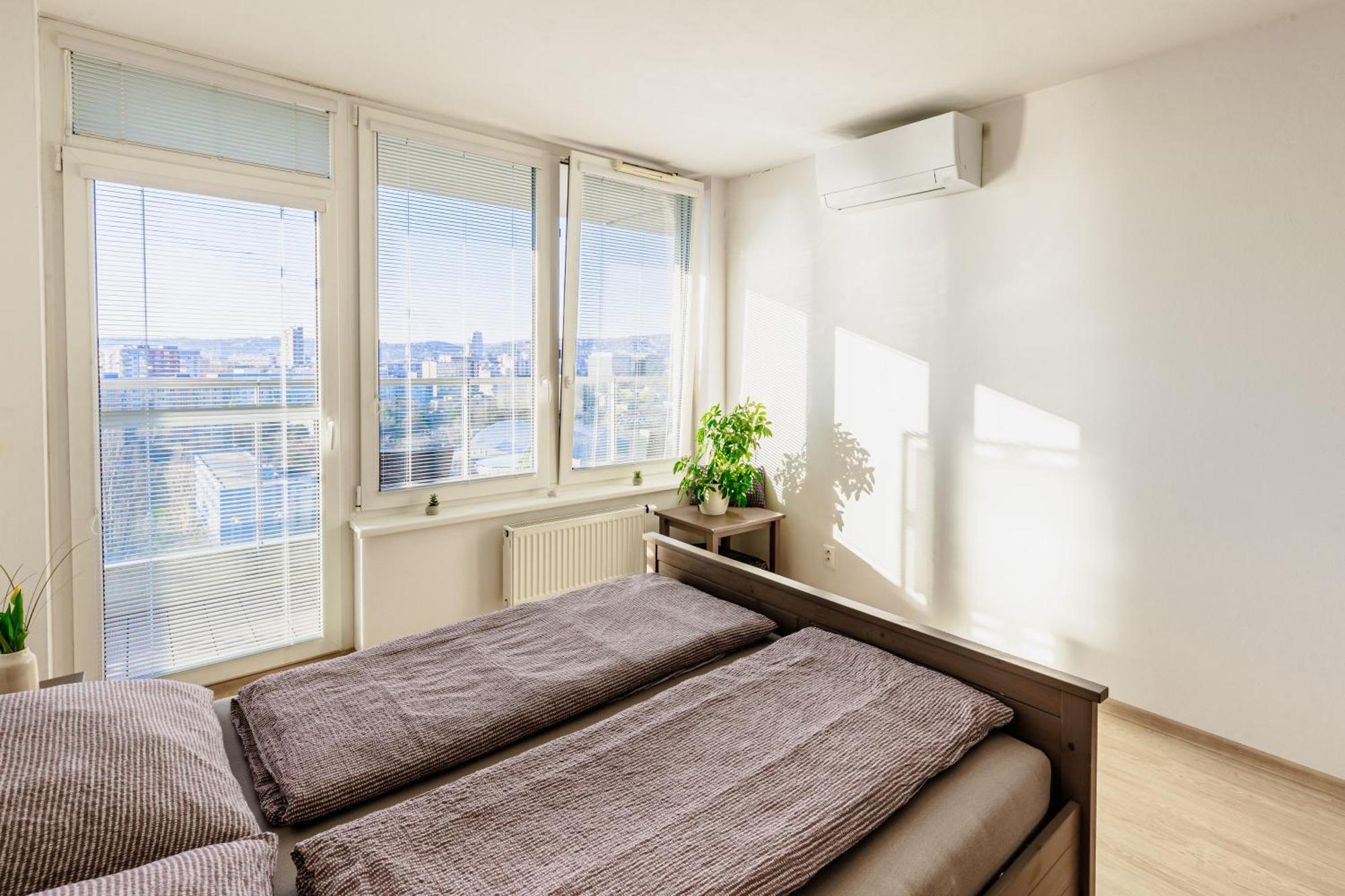 Sunny Apartment With Amazing Terrace On The 13Th Floor Near City Center Bratislava Eksteriør bilde